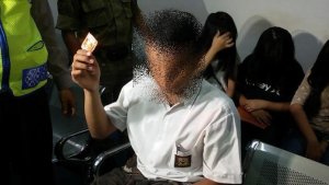 ilustrasi-pelajar-bawa-kondom_20170316_223308.jpg