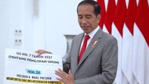 jokowi-tunjukkan-aturan-presiden-boleh-kampanye.jpg
