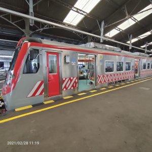 kereta-rel-listrik-krl-yogya-solo2.jpg