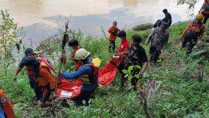 mayat-di-sungai-bengawan-solo.jpg