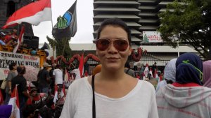 melanie-subono-turut-demo-tolak-pabrik-semen-rembang_20170117_125746.jpg