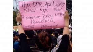 meme-unik-demo-mahasiswa-rossa-rkuhp.jpg