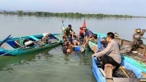 mengapung.jpg