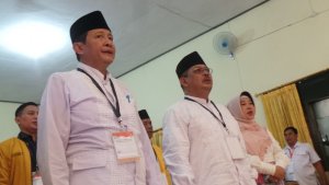 nursholeh-kiri-dan-pendampingnya-wartono-saat-mendaftar-di-kpu-kota-tegal_20180109_130206.jpg