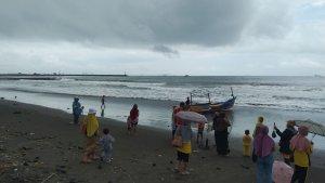 pantai-eluk-panyuu.jpg
