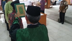 pelantikan-anggota-kpu-di-gedung-kpu-kota-pekalongan_20180111_181239.jpg