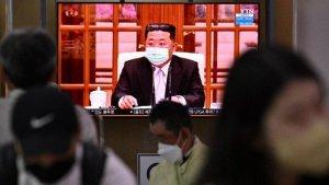 pemimpin-Korea-Utara-Kim-Jong-Un-muncul-dengan-masker-wajah.jpg