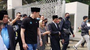 pesepak-bola-mesut-ozil-tiba-di-masjid-istiqlal.jpg