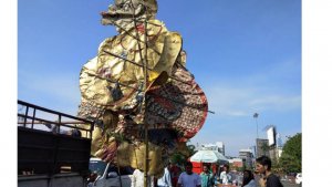 semar-berukuran-raksasa-tingginya-hampir-6-meter_20180422_161424.jpg