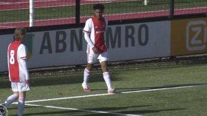 striker-ajax-amsterdam-u-15-noah-gesser.jpg