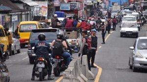 suasana-arus-lalu-lintas-di-simpang-kertek-wonosobo-di-h2-lebaran-senin-24042023.jpg