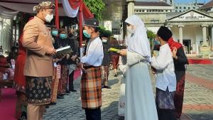 wali-kota-semarang-hendrar-prihadi-terima-karya-siswa.jpg