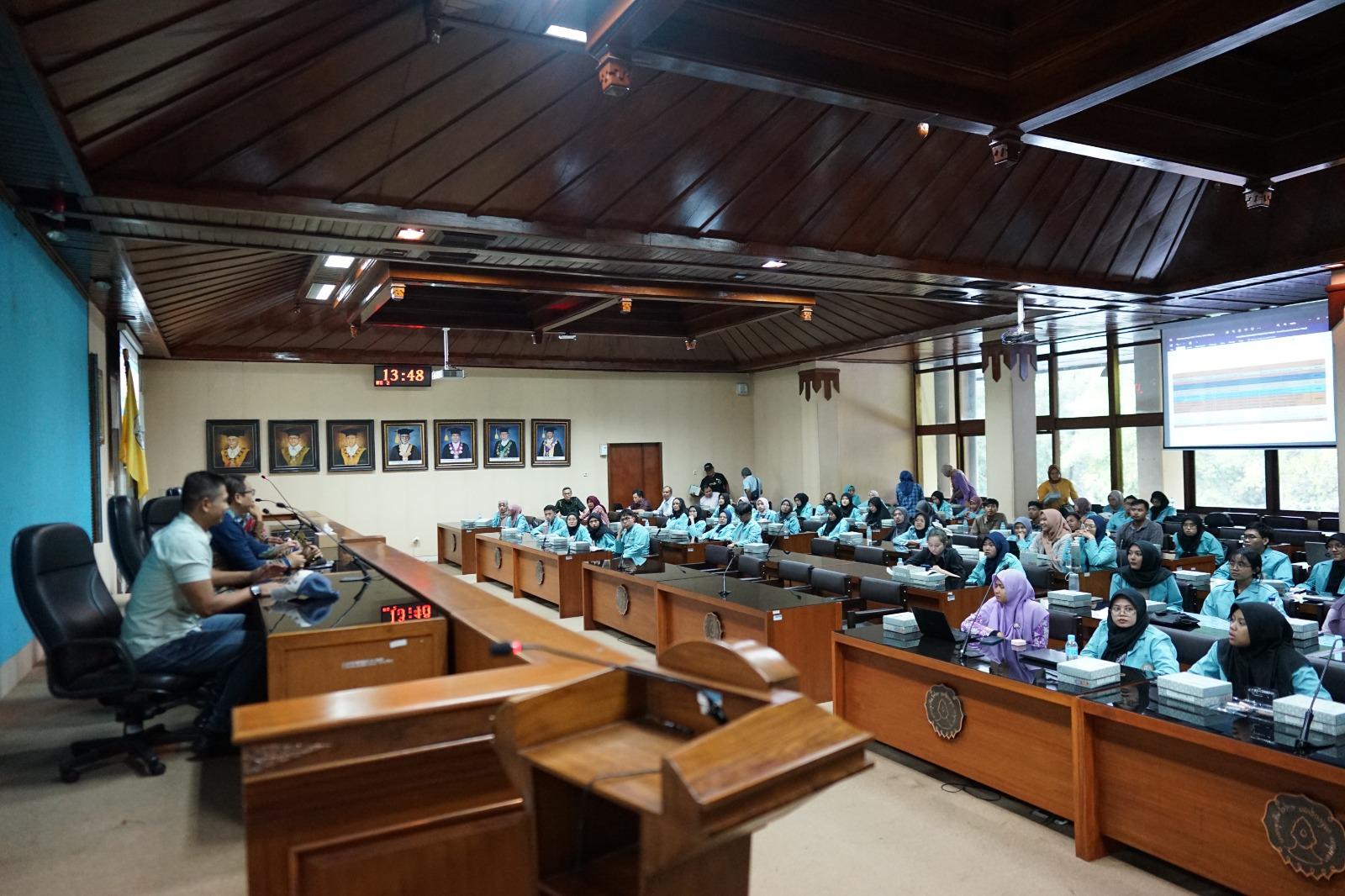 UNS Melepas 17 Tim Delegasi Mahasiswa Ikuti Pekan Imiah Nasional ke-36 di Unpad