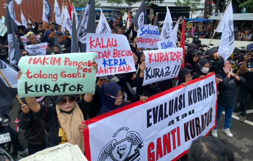 20250112_INGIN-HAK-DIPENUHI-Ratusan-mantan-karyawan.jpg