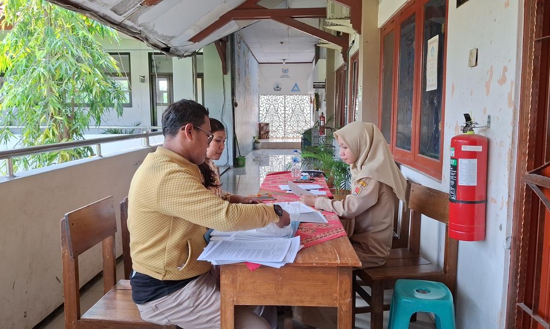 SPMB SMP Semarang Dibuka Secara Online, Ternyata Masih Banyak Orang Tua Siswa Datang ke Sekolah