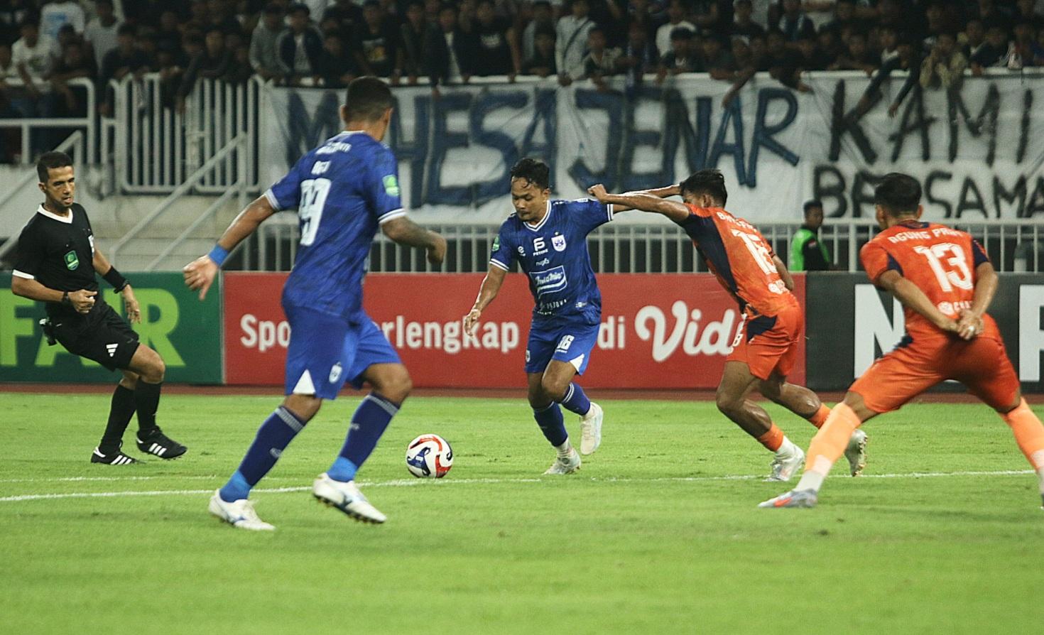 20250425_Pemain-PSIS-Semarang-M-Hidayat-mencoba.jpg