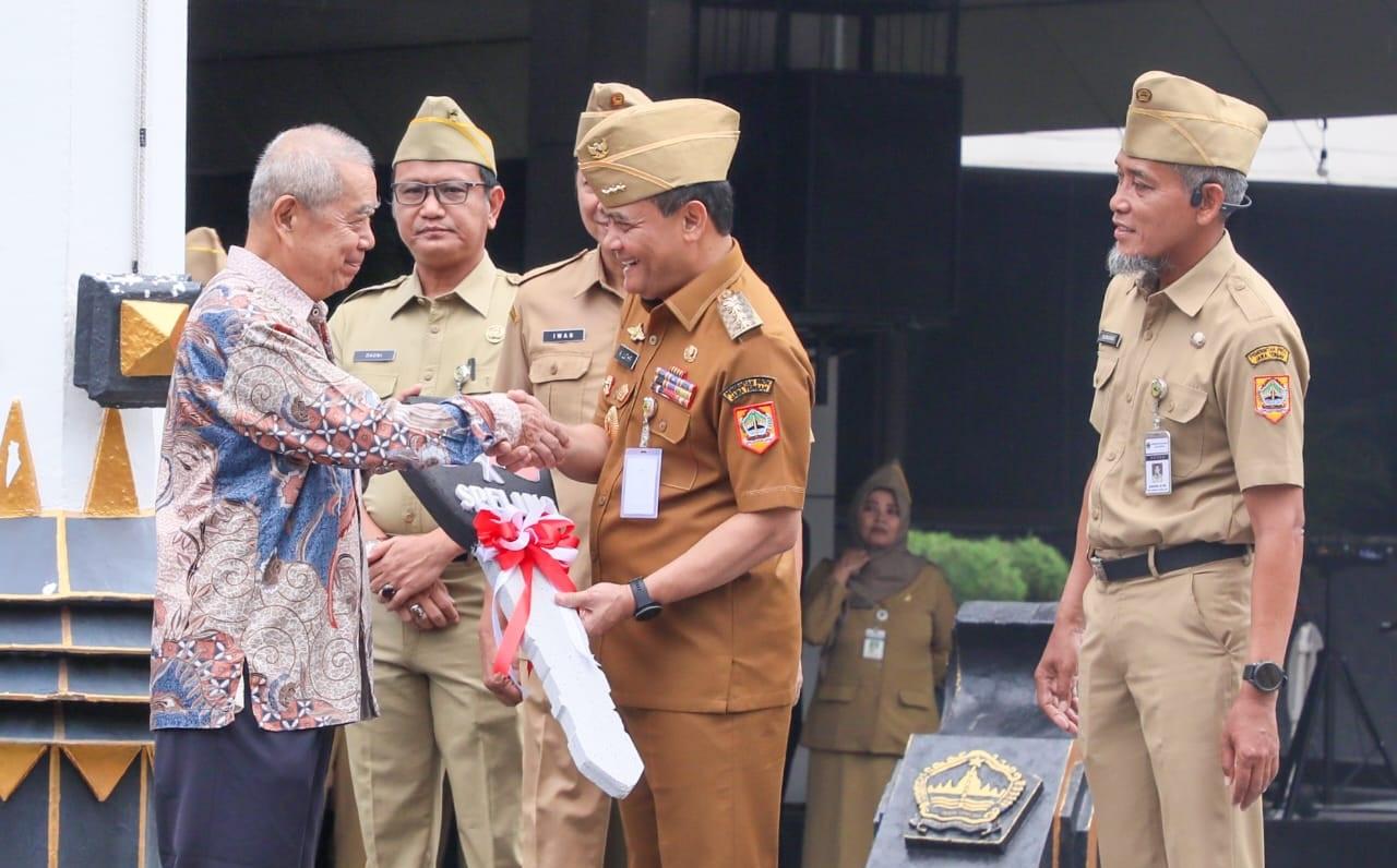 Yayasan Taiwan Bussiness Central Java Hibahkan Ambulans Untuk Mendukung Program Speling