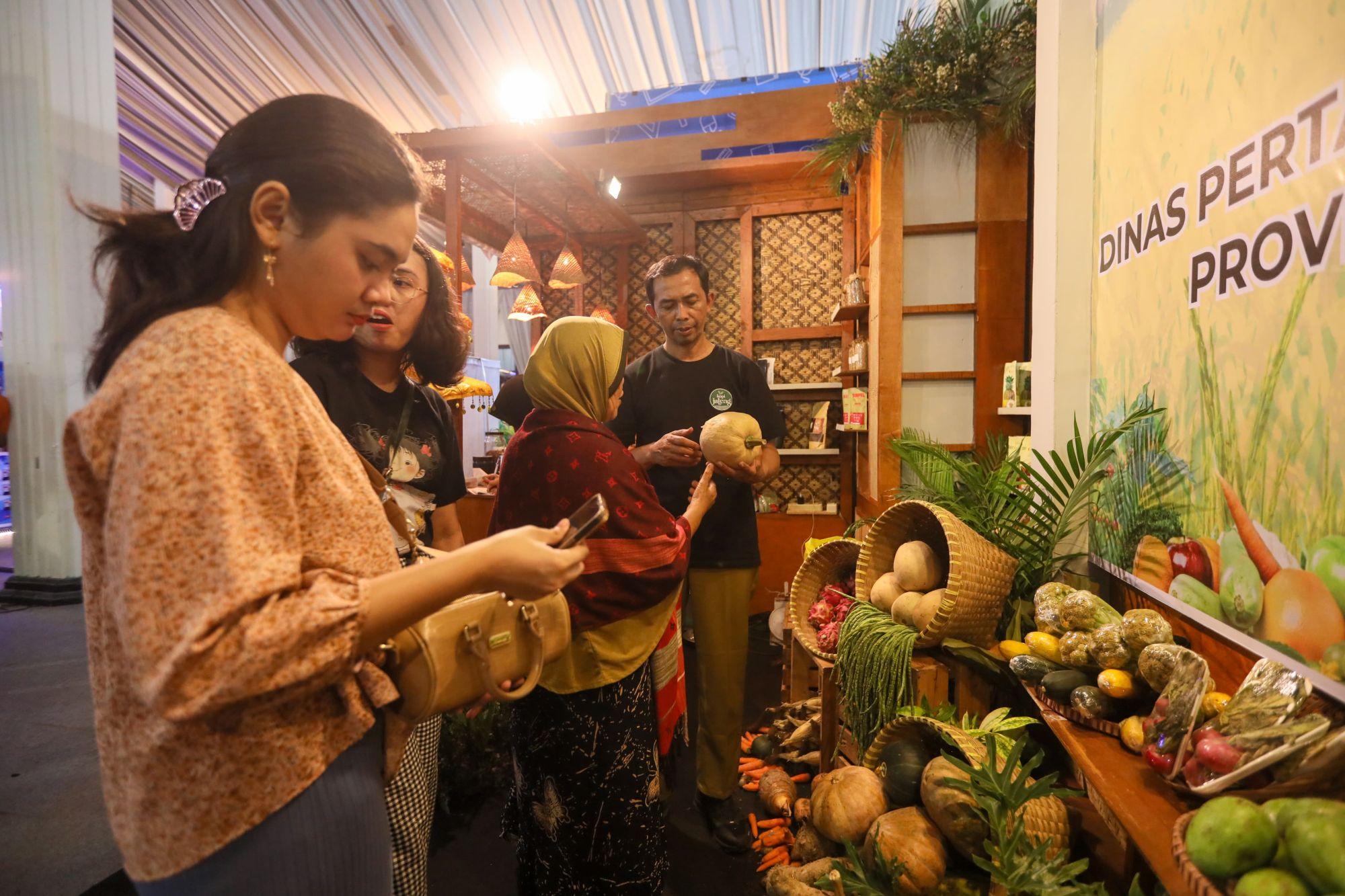 Stan Produk Pangan Murah Jateng Fair 2025 Kebanjiran Pengunjung