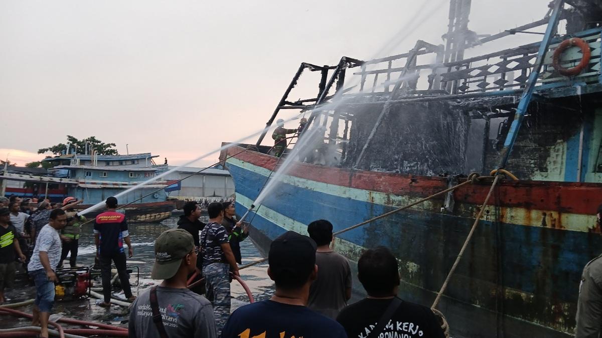 20250706_Kapal-nelayan-kebakaran-di-Tegal_1.jpg