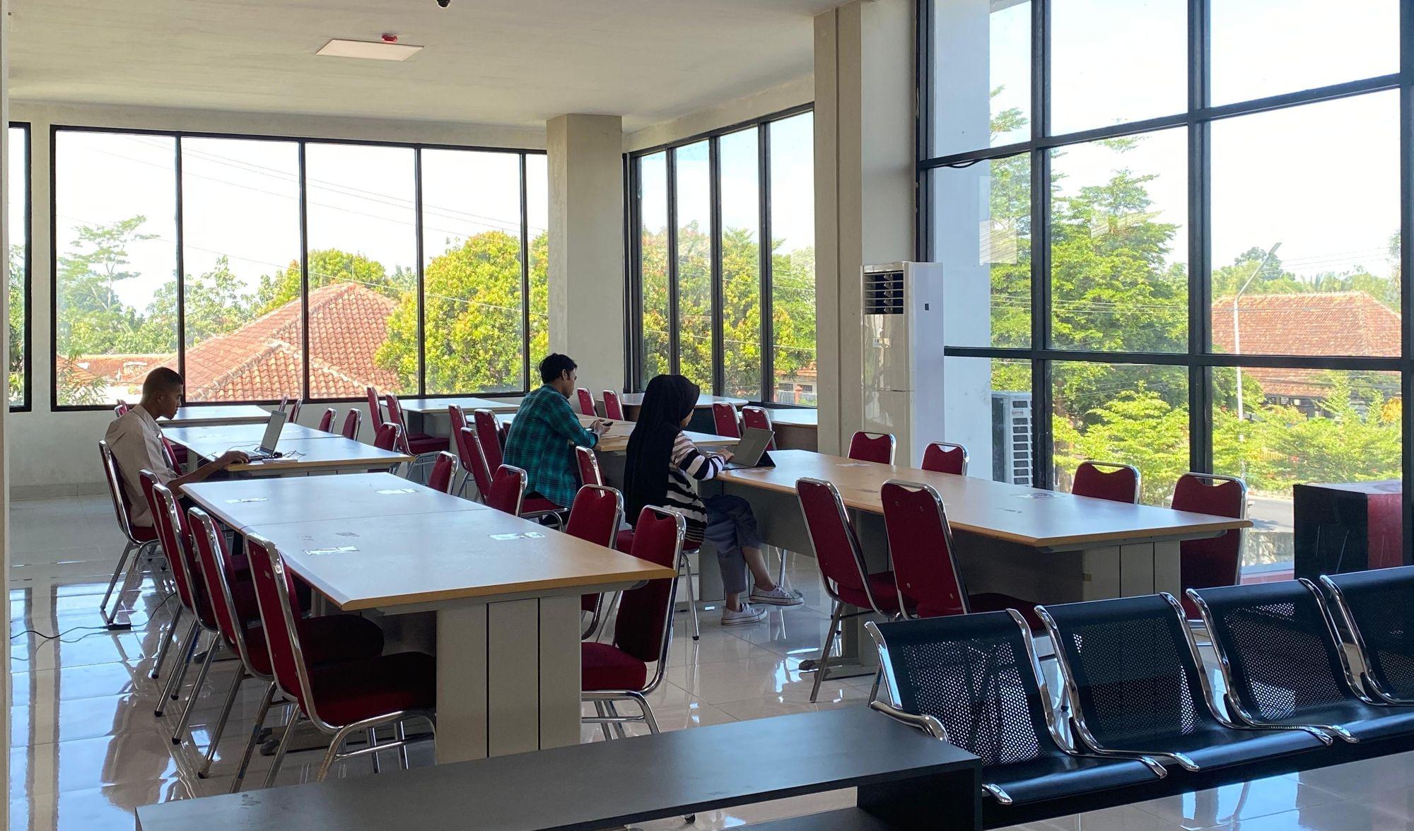 Genjot Kunjungan Pemustaka, Perpusda Purbalingga Jangkau Lokasi Terpencil Gunakan Motor