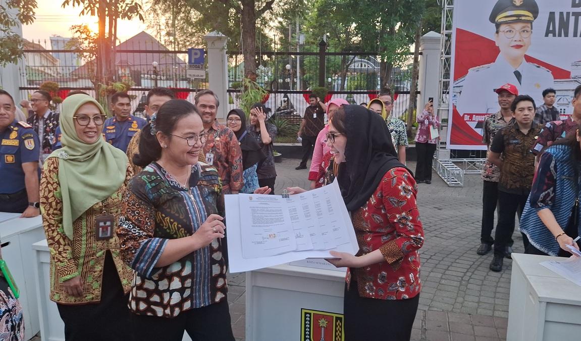 20250724_Wali-Kota-Semarang-Agustina-Wilujeng-Pramestuti-Pakta-Integritas_1.jpg