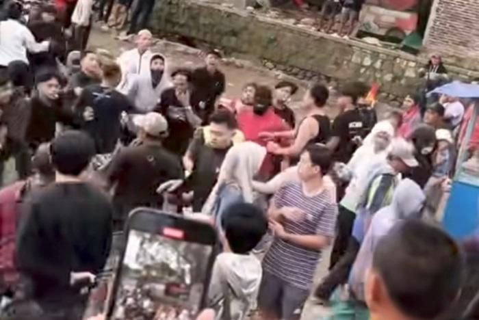 Tawuran Supporter di Brebes Warnai Semifinal Karangtaruna Cup 2025
