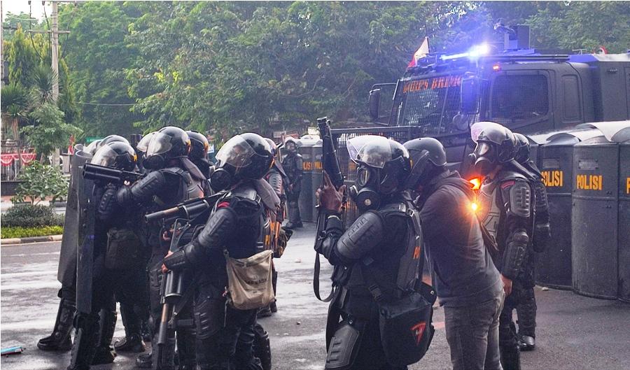 AWAS, Polisi di Mako Polda Jateng Sudah Dibekali Peluru Karet untuk Hadapi Pendemo Anarkis