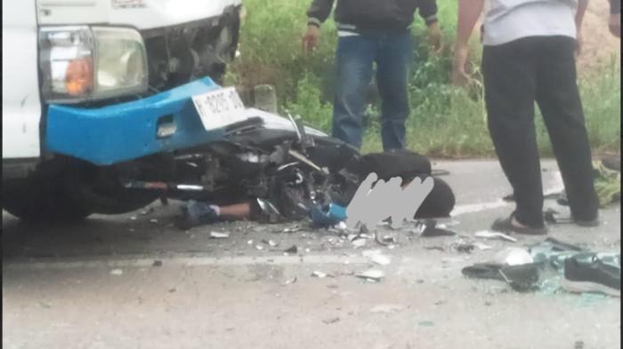 2 Remaja Pengendara Motor Tabrak Truk: 1 Terpental dan 1 Terjepit di Kolong