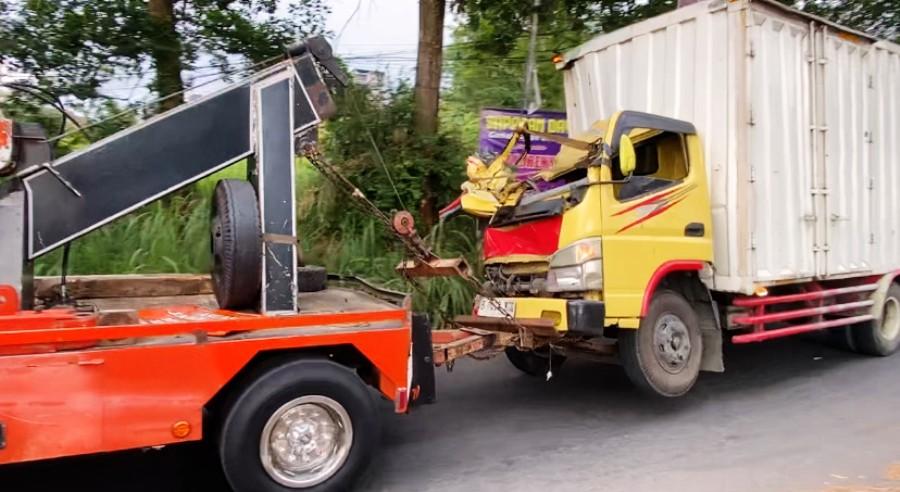 Kondisi Korban Kecelakaan Truk Ngeblong di Salib Putih Salatiga: Sopir dan Kernet Dirawat di RS
