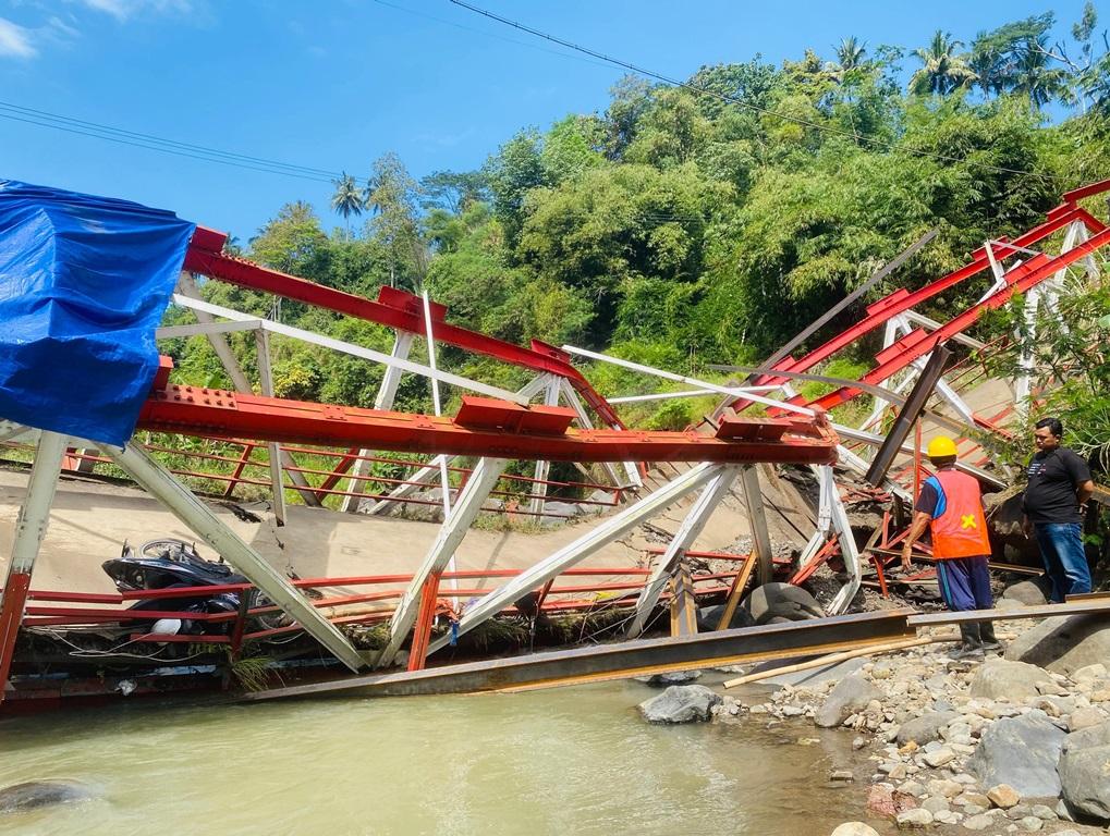 20250915_jembatan-ambruk.jpg