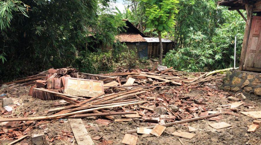 20251022-_-Rumah-Roboh-di-Tanggungharjo-Grobogan.jpg