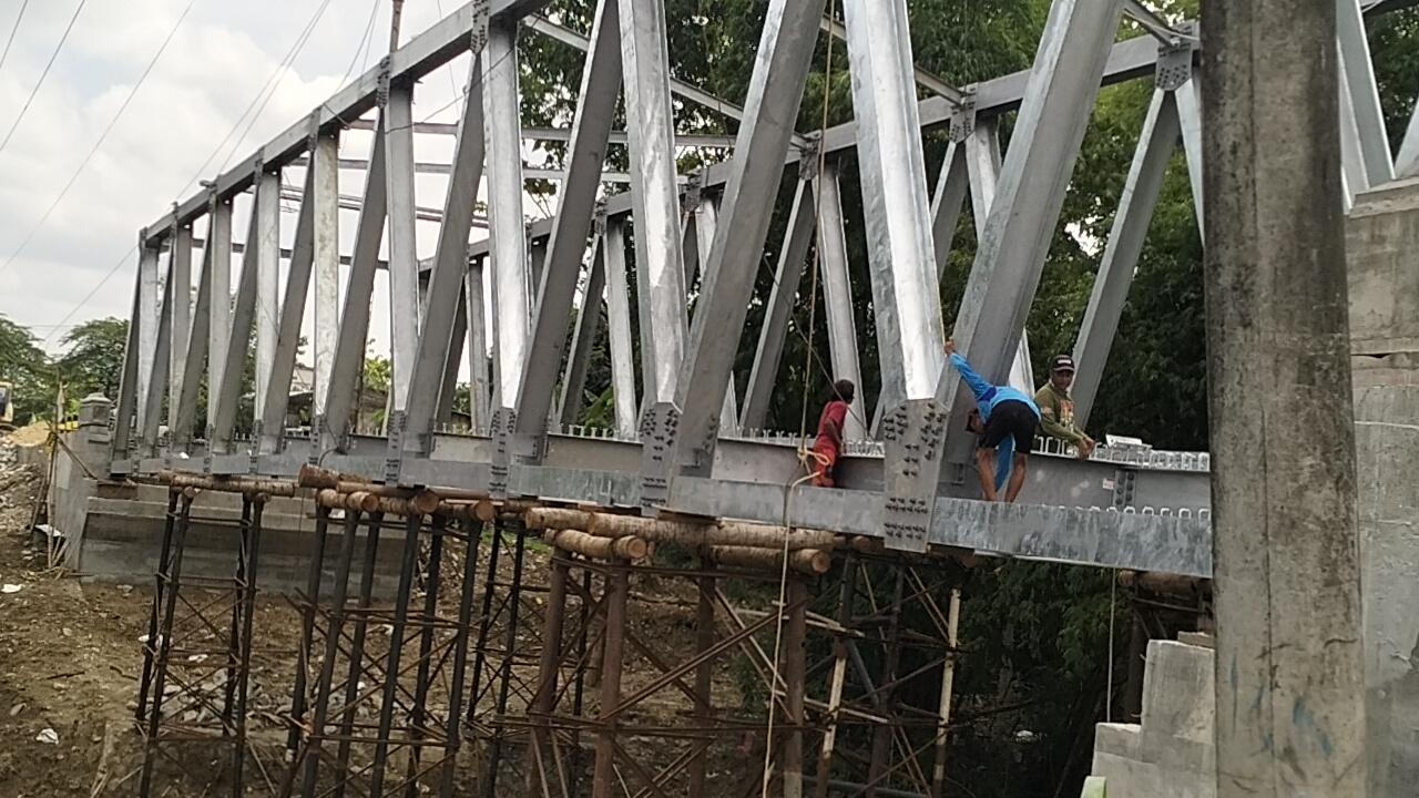 20251030_PEMBANGUNAN-JEMBATAN-Suasana-pembangunan-jembatan.jpg