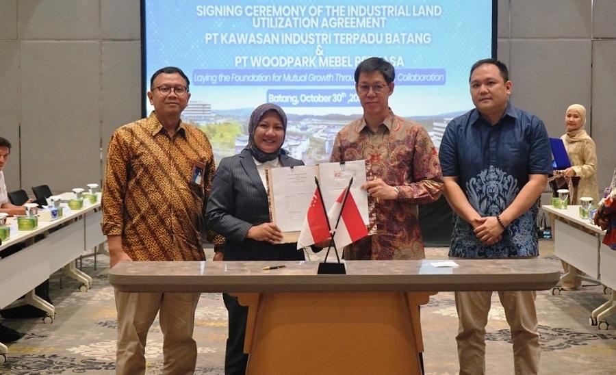 20251031-_-Penandatanganan-PPTI-dan-PPTK-KEK-Industropolis-Batang.jpg