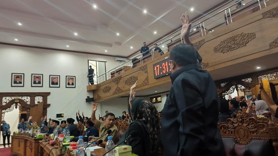 jateng/20251031-_-Voting-DPRD-Pati-Terkait-Pemakzulan-Bupati-Sudewo.jpg