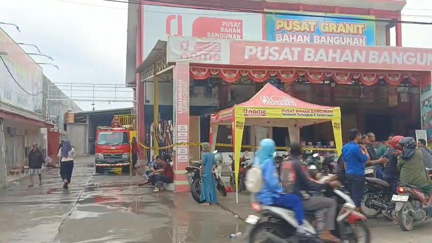 20251105_kebakaran-toko-Brebes.jpg