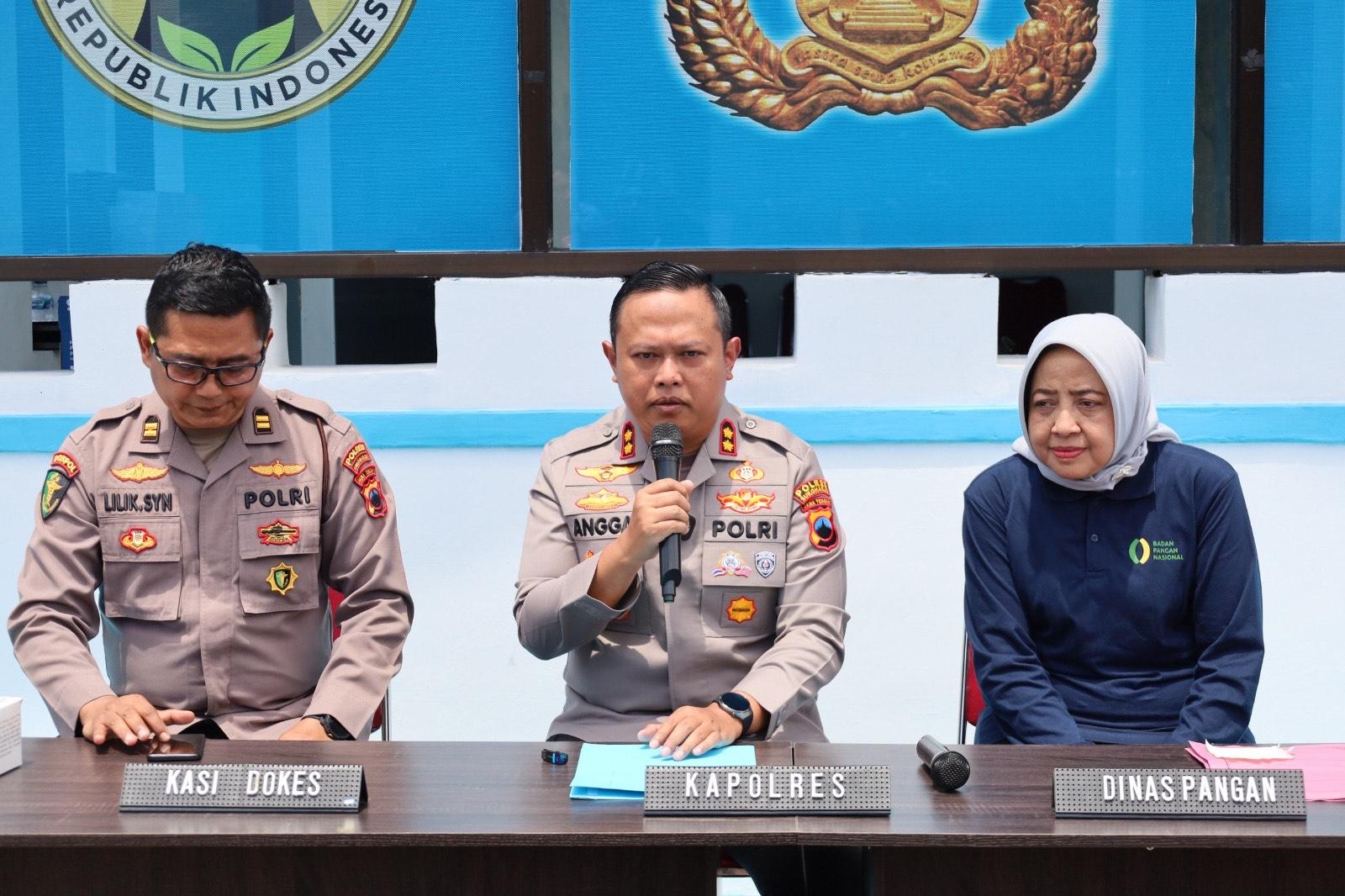 20251107_Polres-Sukoharjo-temukan-anggur-bersianida.jpg