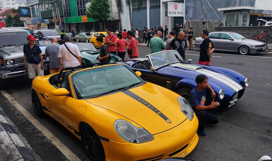 Kisah Item Sudiarta Sulap Jalan Gajah Mada Semarang Jadi "Museum" Mobil Klasik Tiap Minggu Pagi