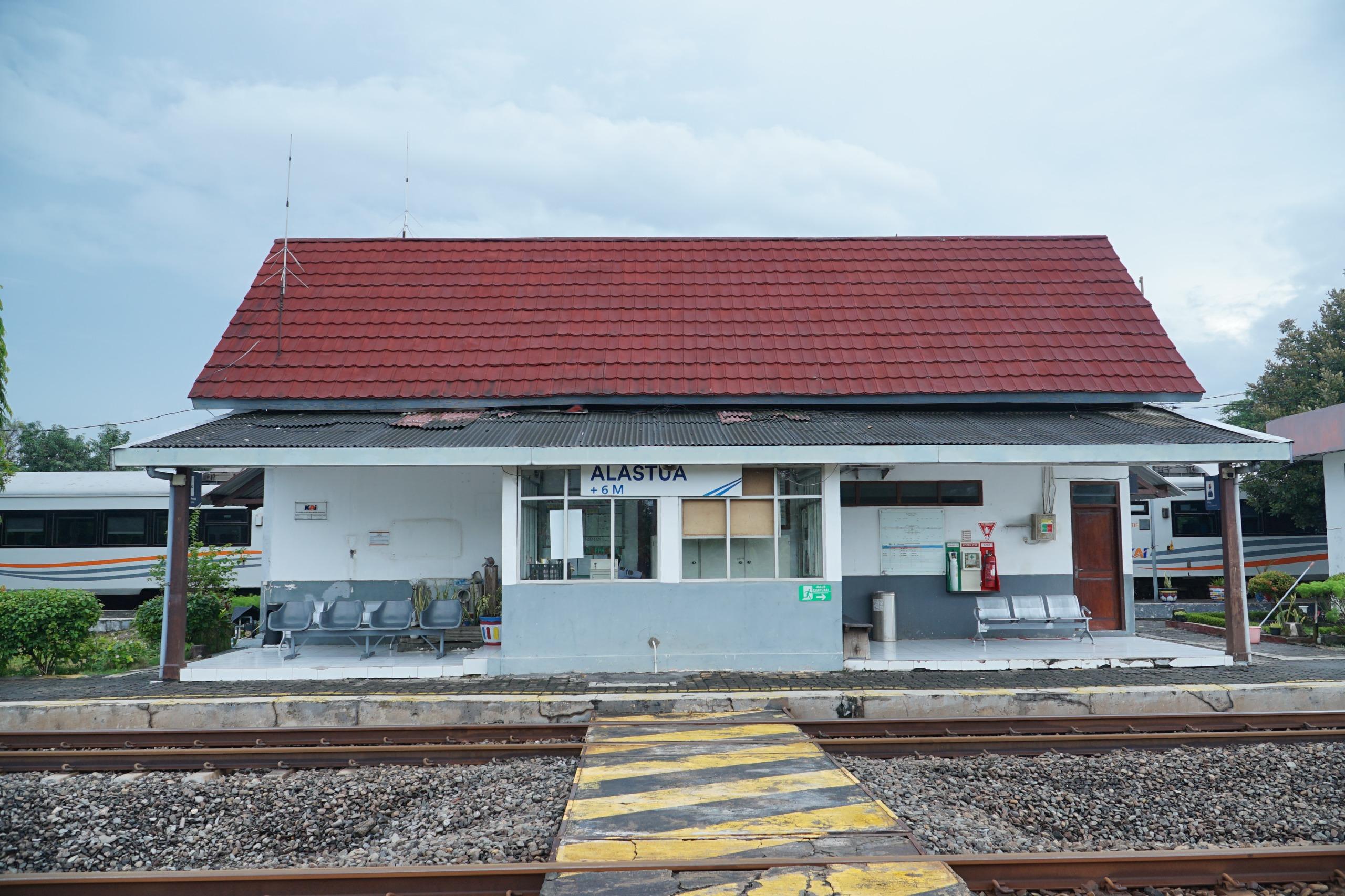 Jejak Rel Stasiun Alastua Semarang, Jalur Kereta Pertama di Indonesia