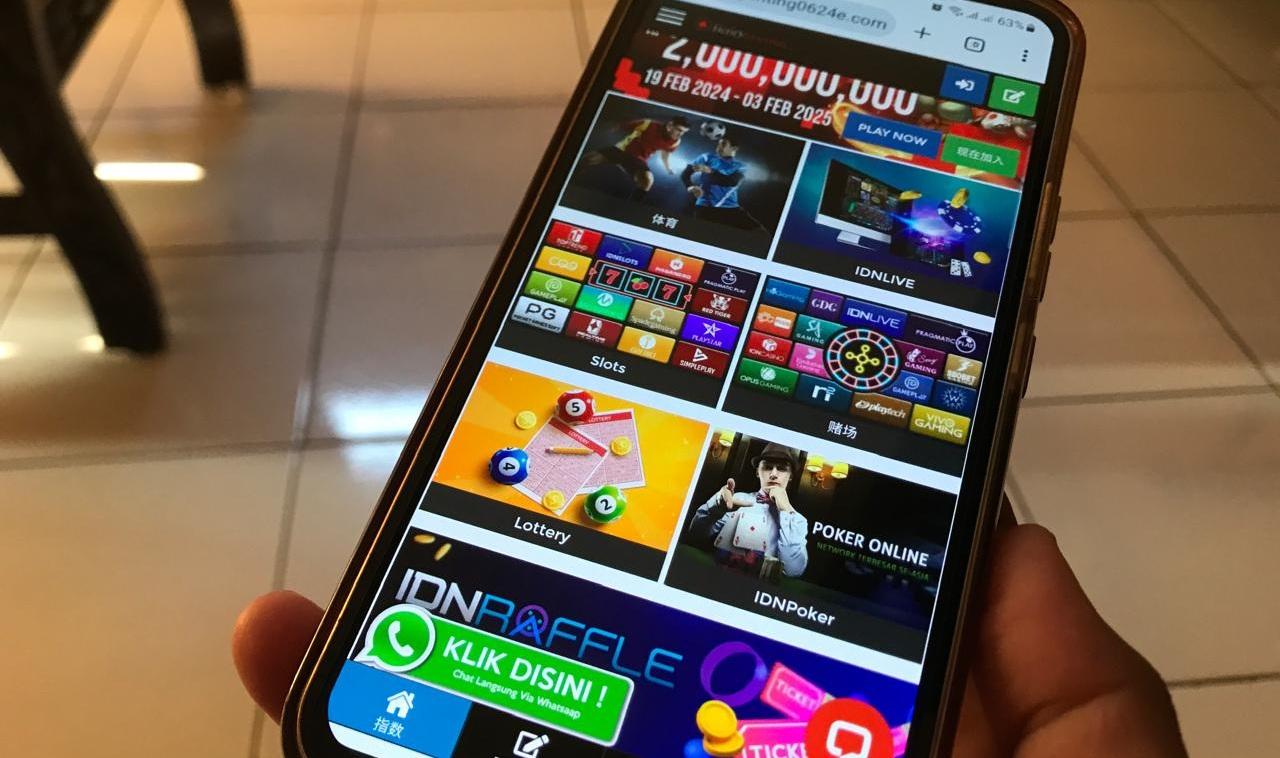 20251109_situs-judi-online-yang-ada-di-layar-ponsel_1.jpg