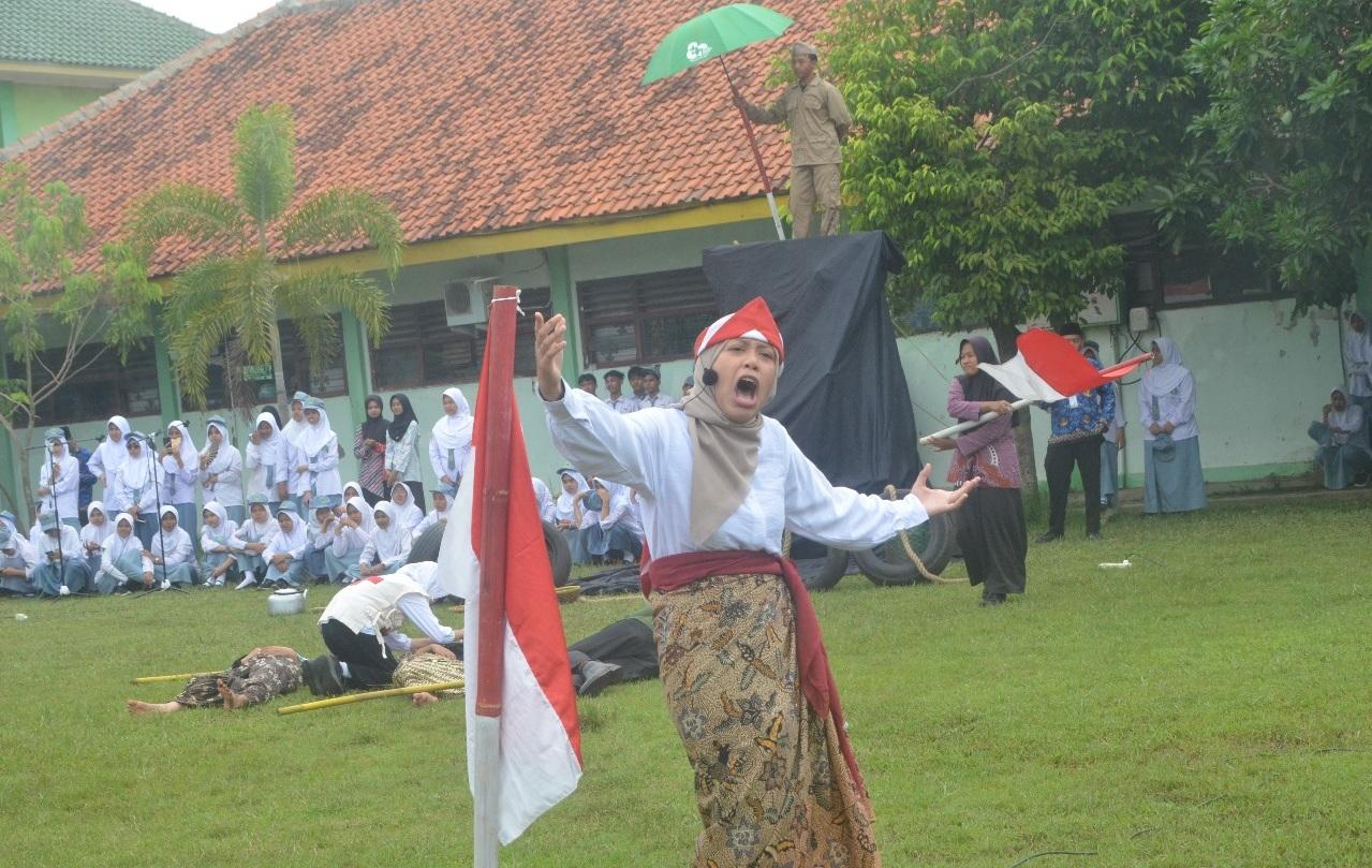 20251111_Siswa-MAN-1-Kota-Pekalongan-saat-mementaskan-drama-Pertempuran-Surabaya_1.jpg