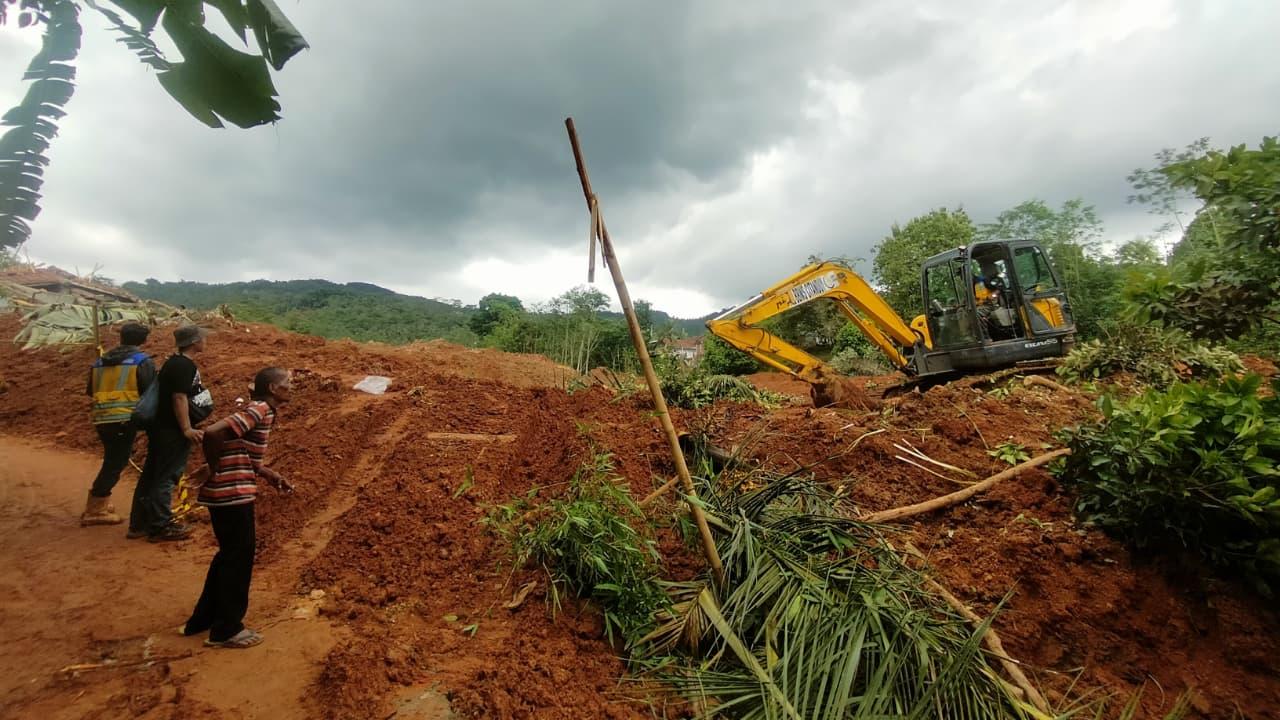 Detik-Detik Rumah Rata Tanah Akibat Longsor di Majenang Cilacap, Kisah Yayung Selamatkan Dua Anaknya