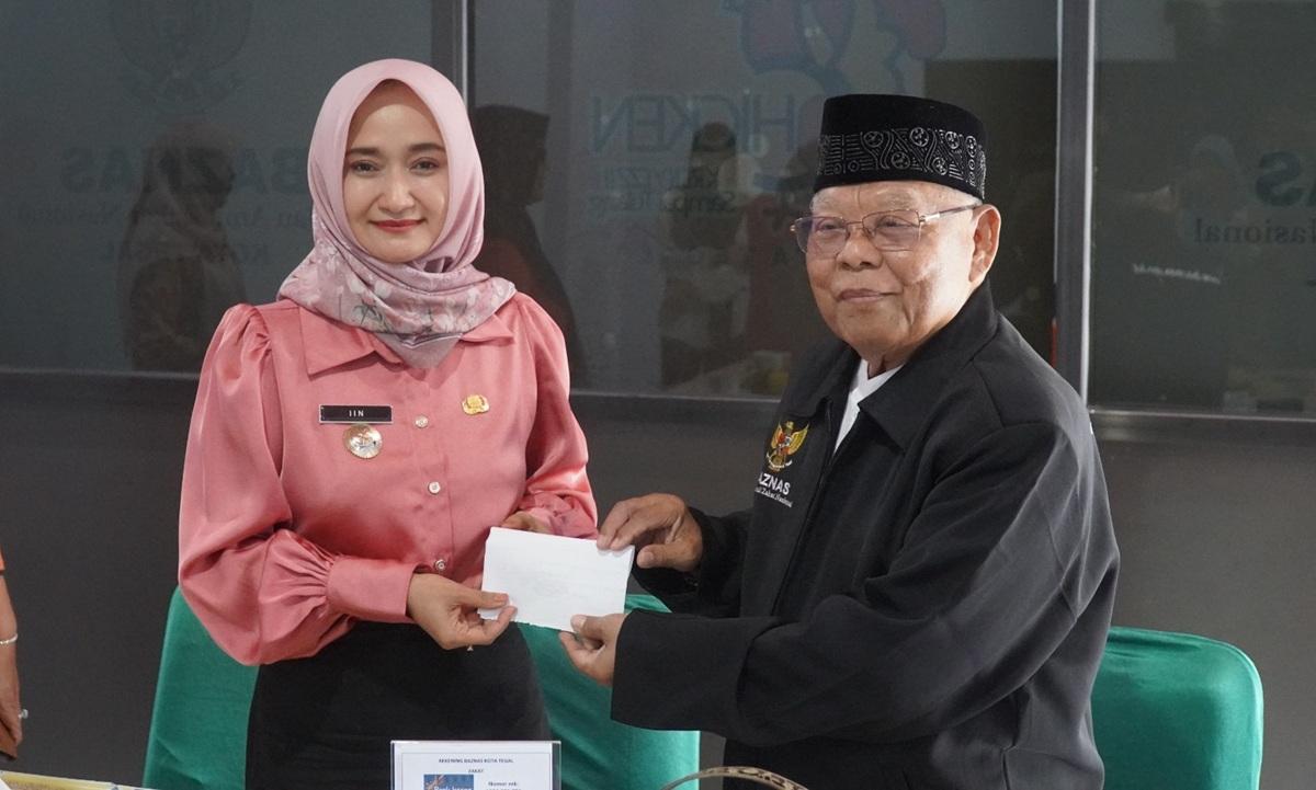 20251114_Wakil-Wali-Kota-Tegal-Tazkiyyatul-Muthmainnah-infak-di-Baznas_1.jpg