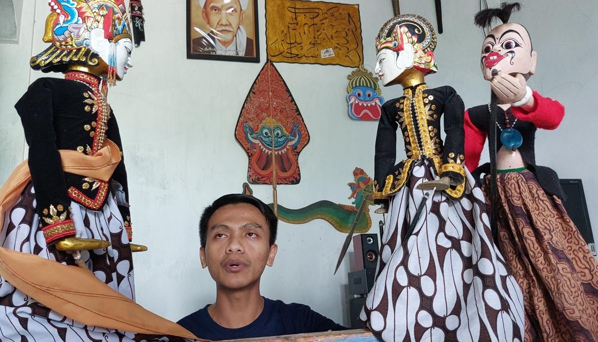 Kisah Nurul Anwar, Petugas Kebersihan yang Menghidupkan Wayang Golek Menak Kebumen Hingga Amerika