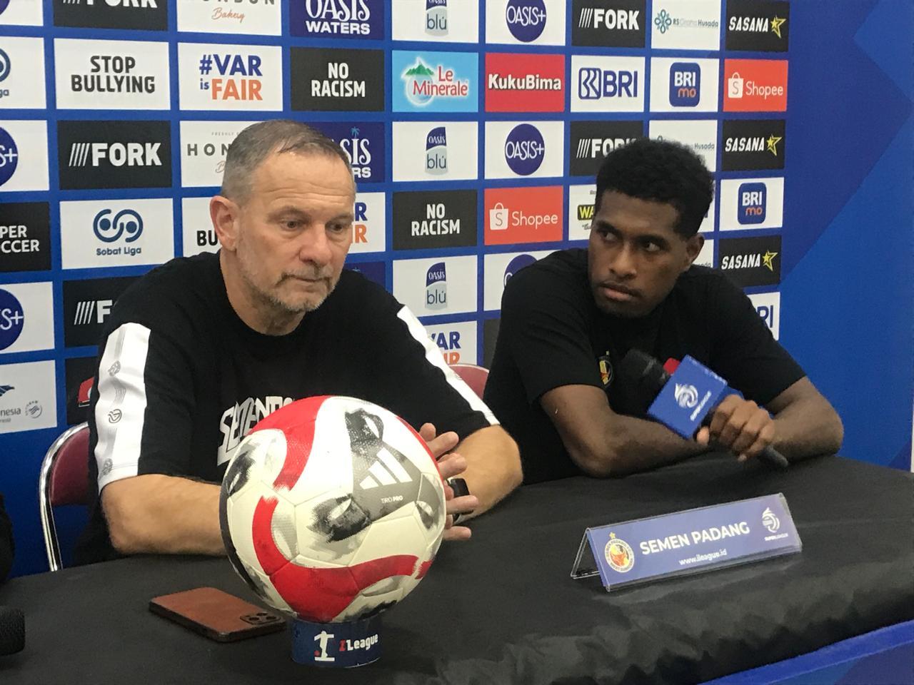 20251120_SEMEN-PADANG-Semen-Padang-FC-saat-jumpa-Pers.jpg