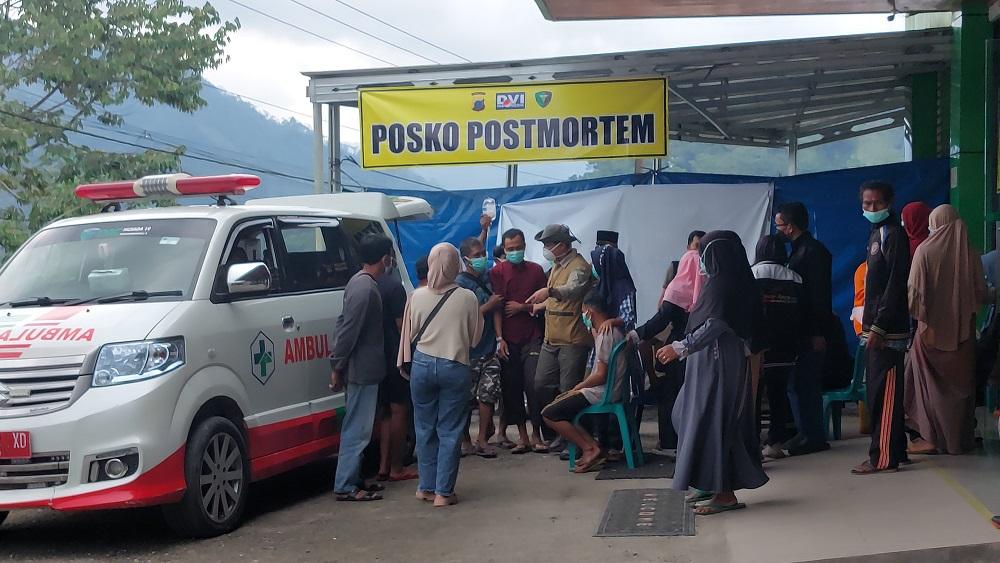 Lihin Harus Dipapah Pastikan Jenazah Maruni, 5 Anggota Keluarga Masih Hilang di Longsor Banjarnegara