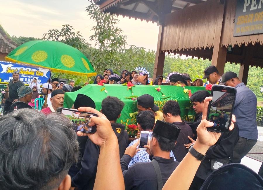 20251121-_-Pemakaman-Mbah-Lasiyo-Sedulur-Sikep-Samin-Blora.jpg