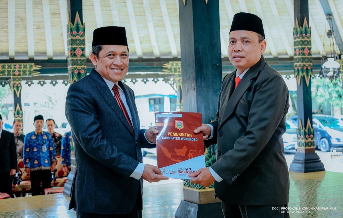 20251127_Bupati-Wonosobo-Afif-Nurhidayat-pelantikan-pejabat_1.jpg