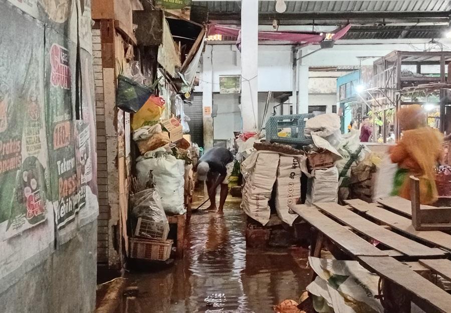 20251204-_-Kondisi-Banjir-di-Pasar-Bitingan-Kudus.jpg