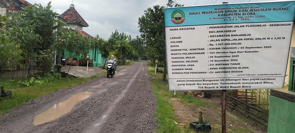 20251209_proyek-peningkatan-jalan-Plosorejo.jpg