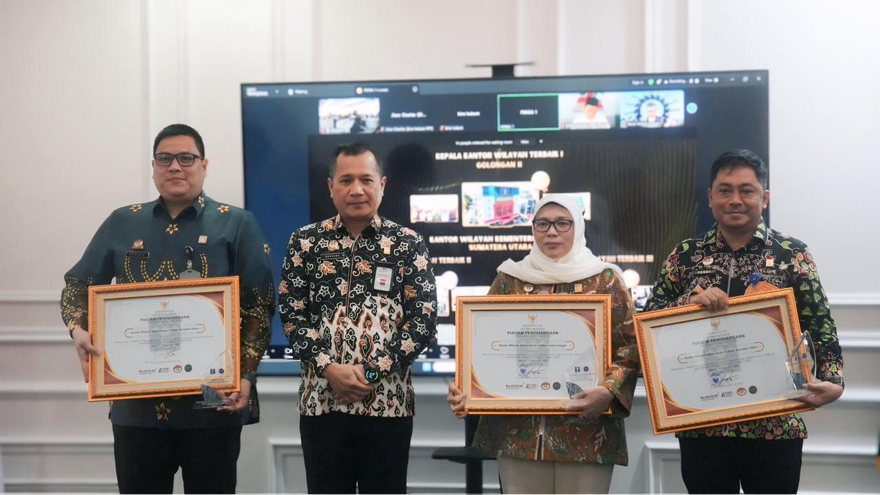 Kanwil Kemenkum Jateng Sabet Penghargaan Terbaik Dalam Penganugerahan Legislasi Daerah